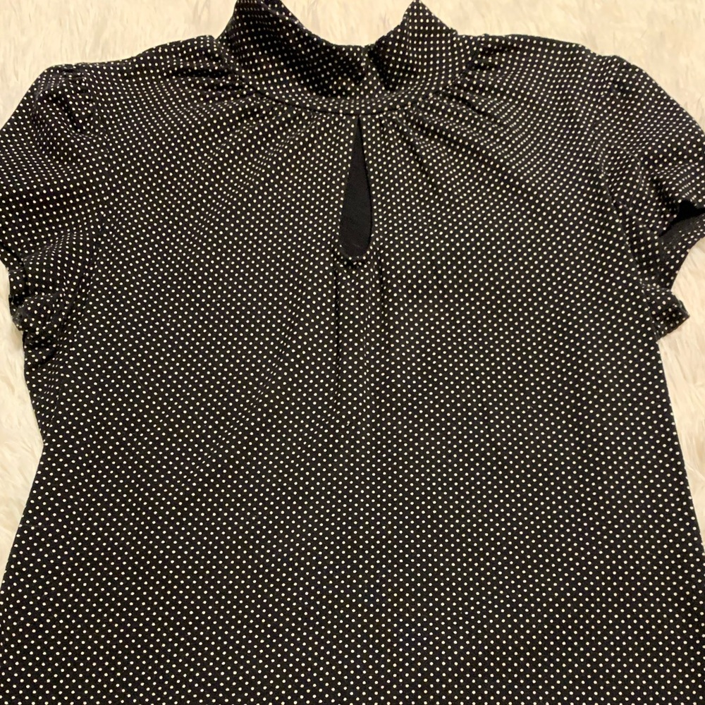 Black and white fitted keyhole blouse
